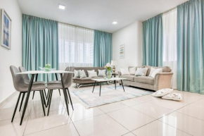 Two Bedroom Apartment with Balcony in Marina Pinnacle by Deluxe Holiday Homes